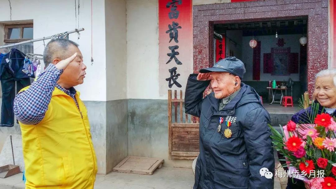 李建華與抗戰(zhàn)老兵的故事：為英雄盡孝道，為后世傳善行